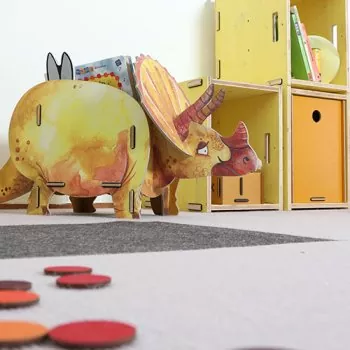 Gelber Triceratops als Spielzeugkiste für das Kinderzimmer | WERKHAUS